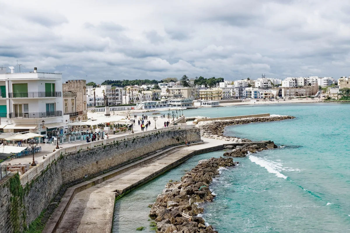 Dove parcheggiare a Otranto: guida 2026 a zone, costi e consigli