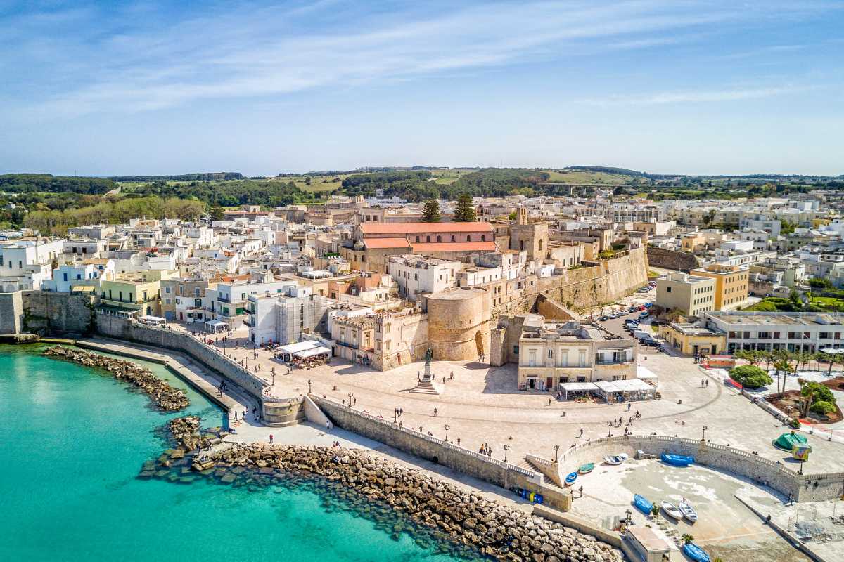 Dettaglio dei mosaici della Cattedrale di Otranto, particolare dell'Albero della Vita, luce naturale che illumina le tessere colorate